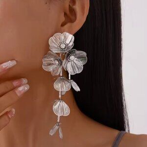 Zara Famous Kate Middleton Cascading Silver  Dangle Earrings